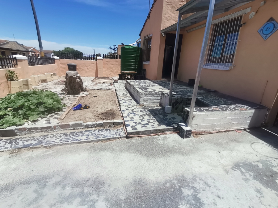 To Let 4 Bedroom Property for Rent in Devon Park Village Western Cape